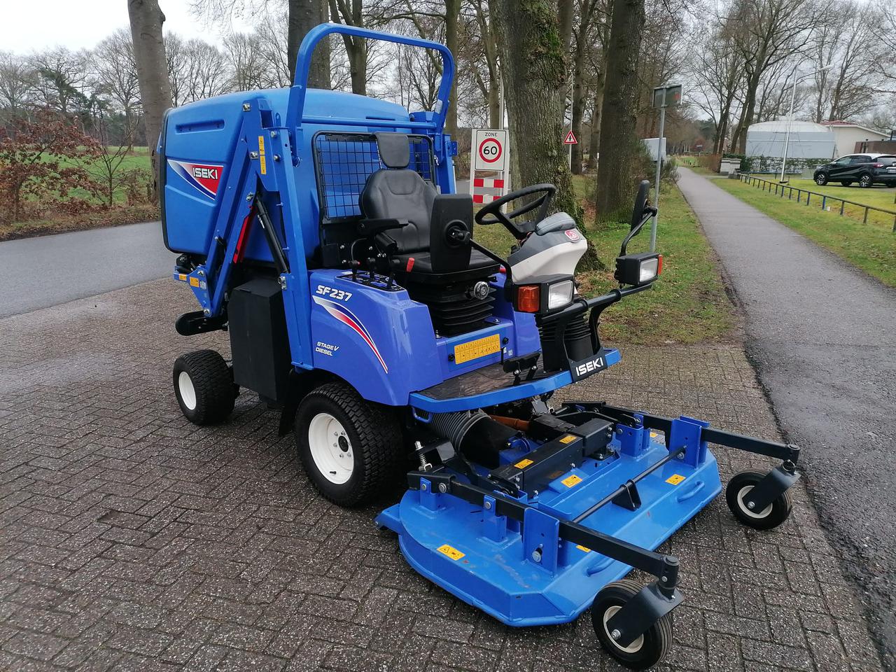 Iseki sf 237 frontmaaier met opvang.