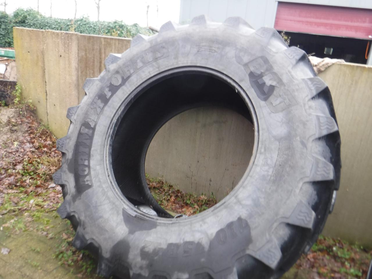 BKT 710/75R42