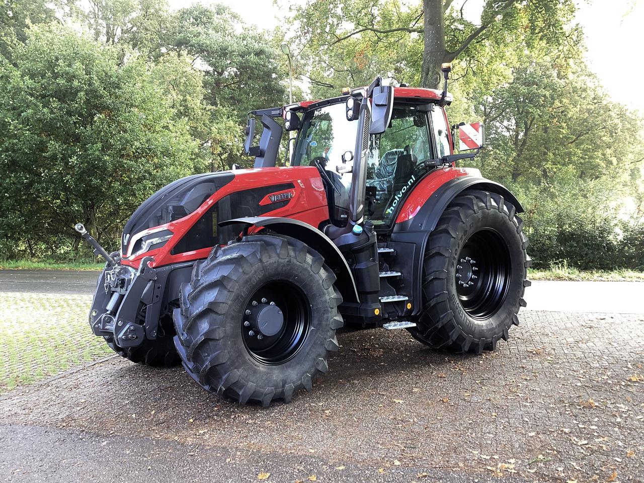 Valtra Q285 trekker