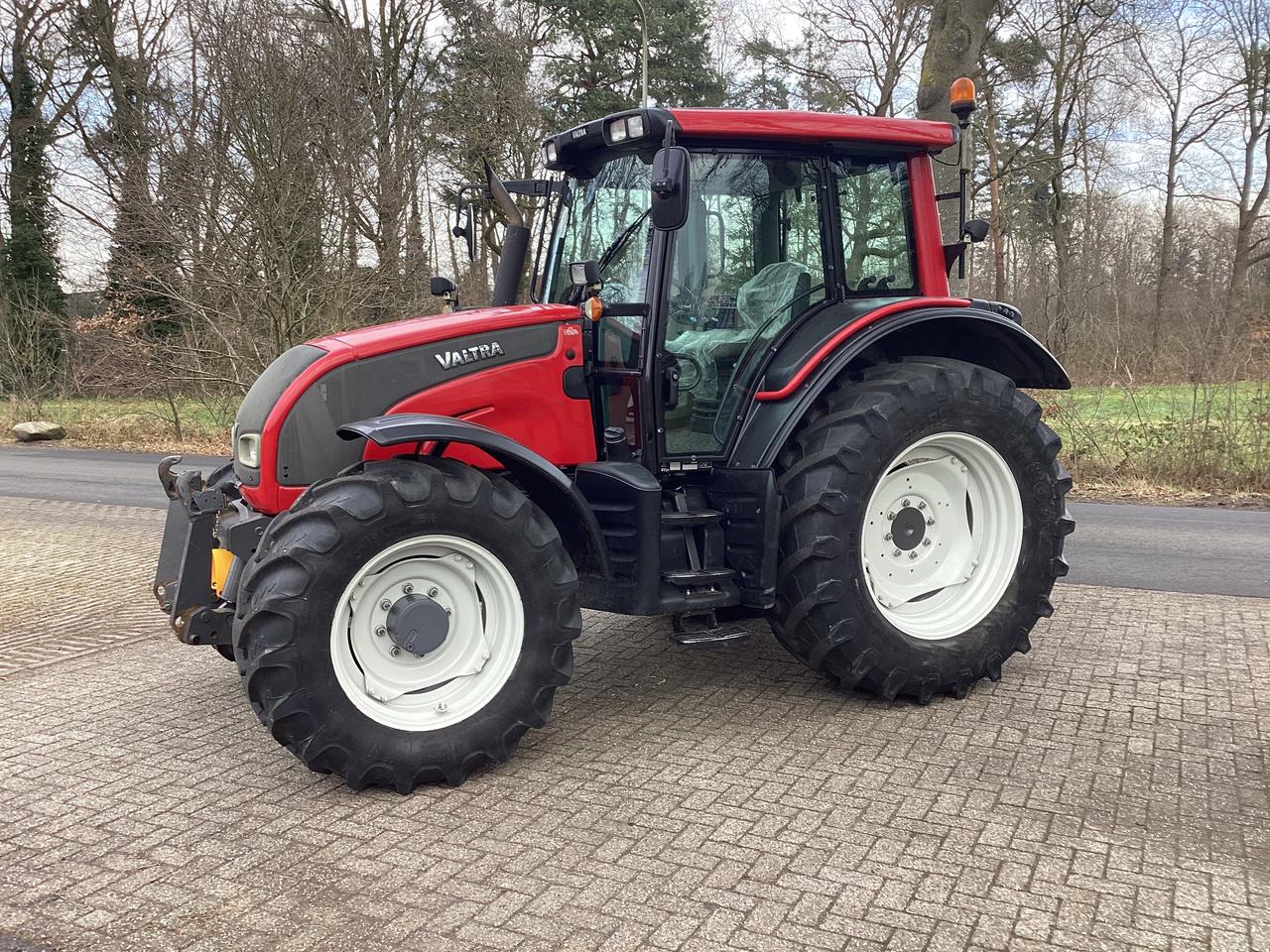 Valtra N121