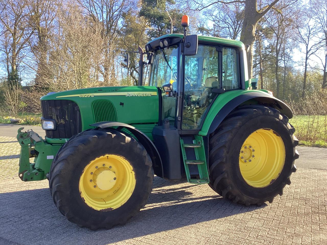 John Deere 6920 trekker