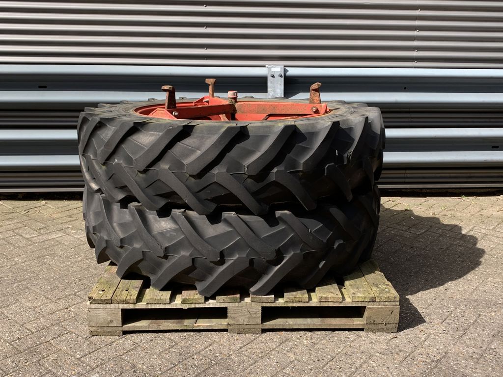 Stel dubbellucht 14.9R38