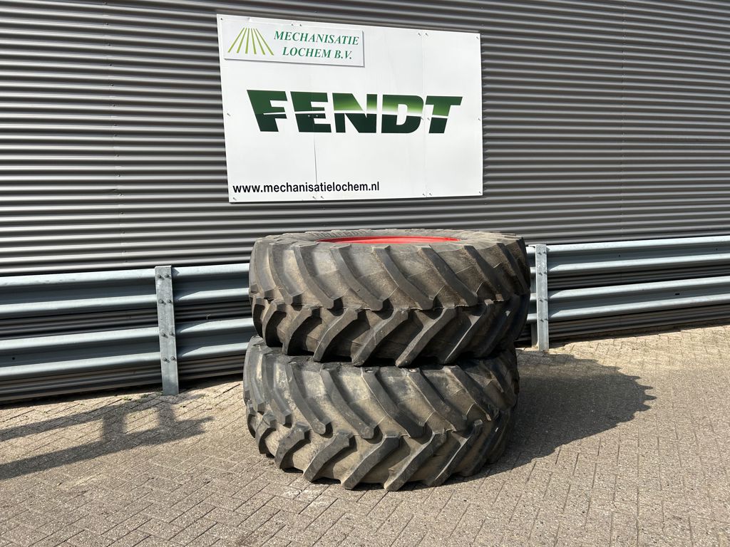 Stel Trelleborg TM800 650/65R38  op velg