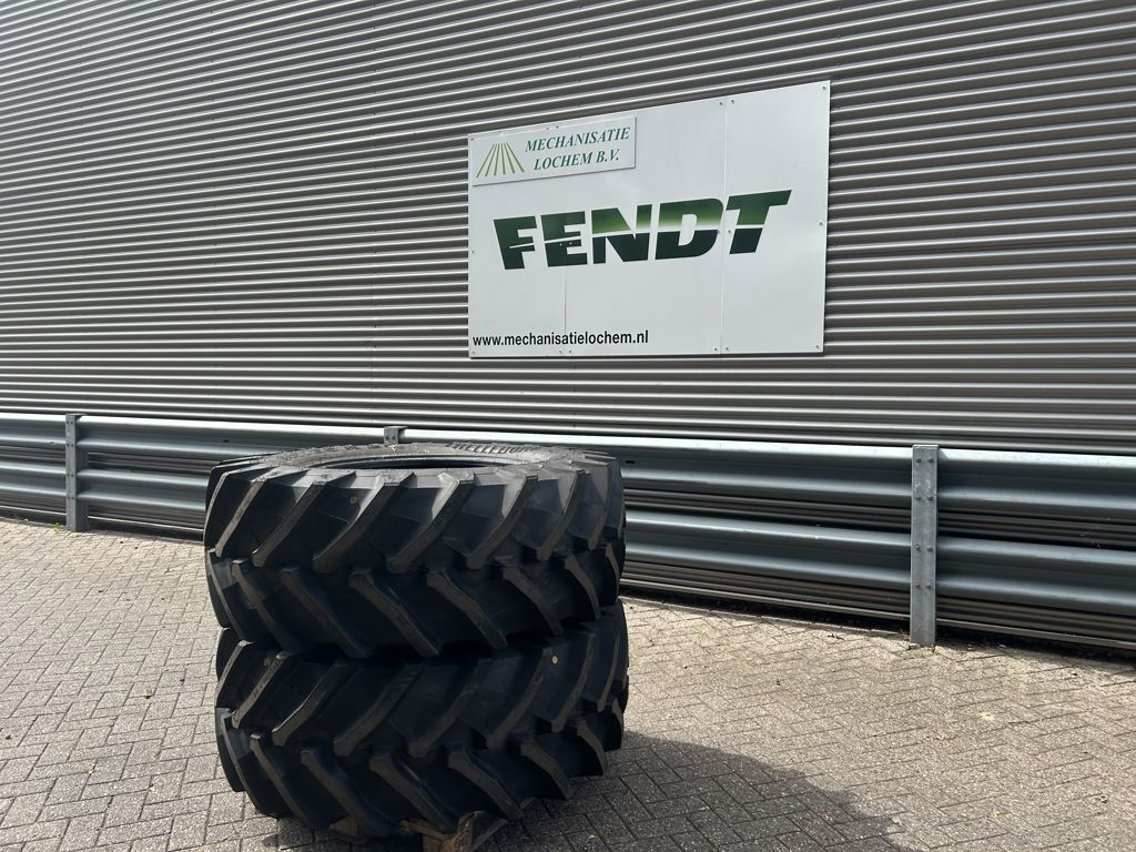 Stel banden Trelleborg 540/65R30