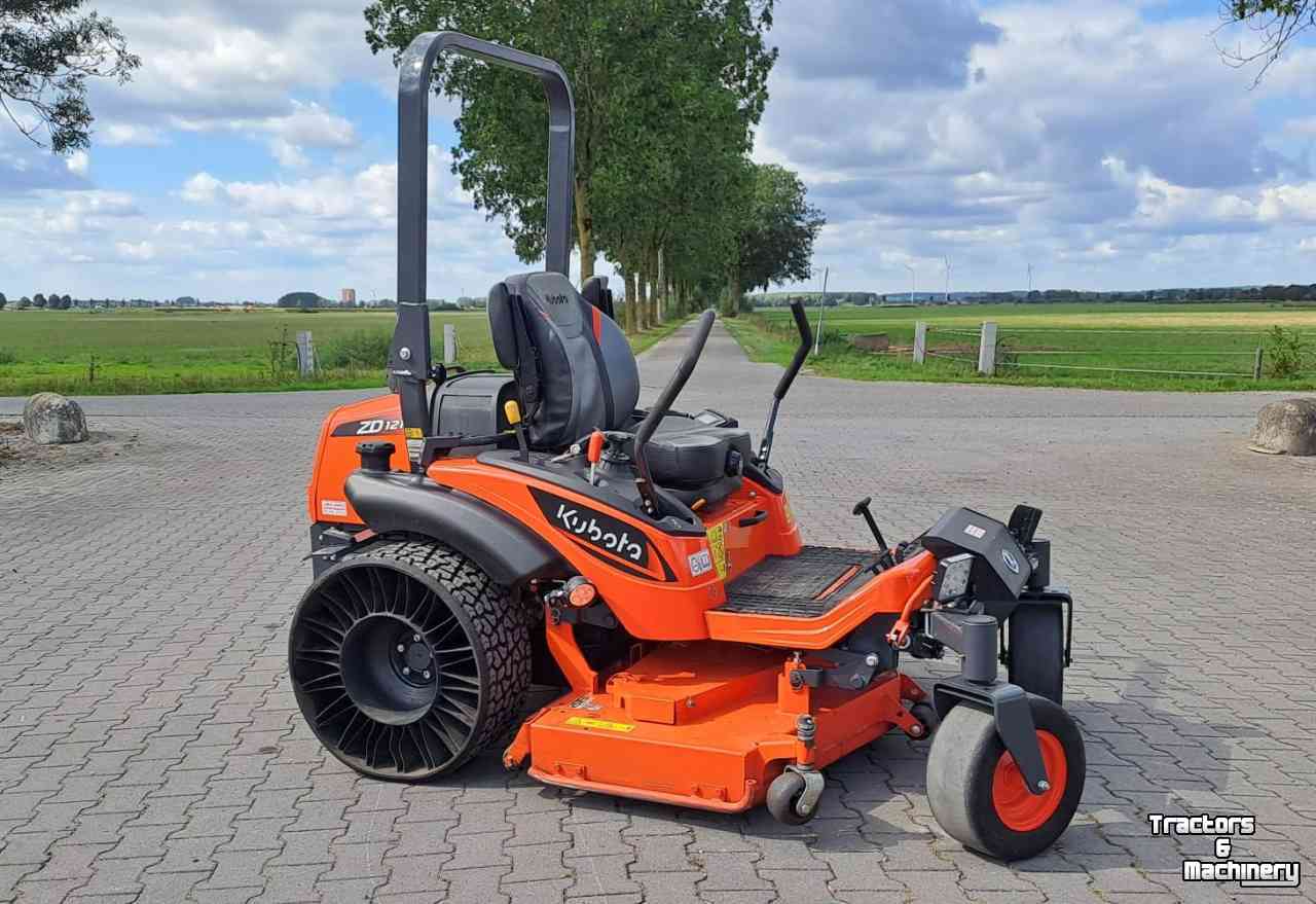 Kubota ZD1211 zeroturn zitmaaier