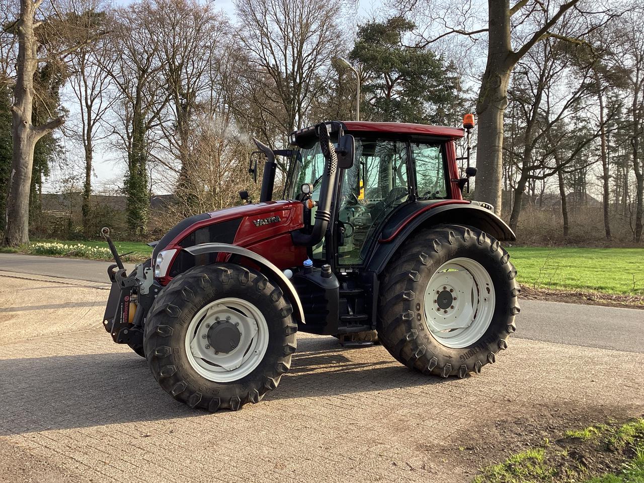 Valtra N143