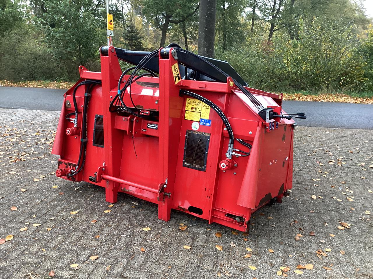 trioliet voerdoseer bak met kam