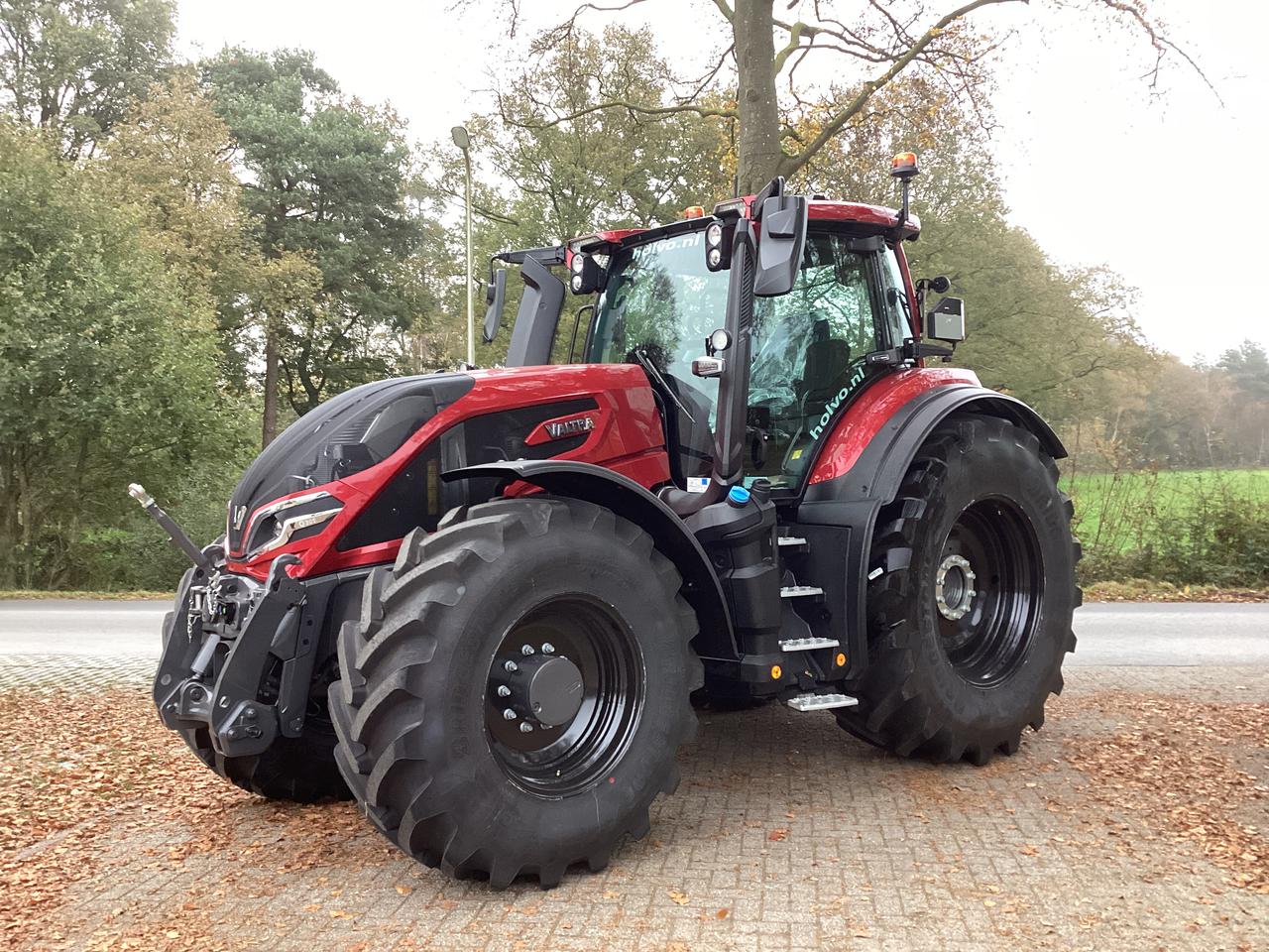 Valtra Q305 trekker