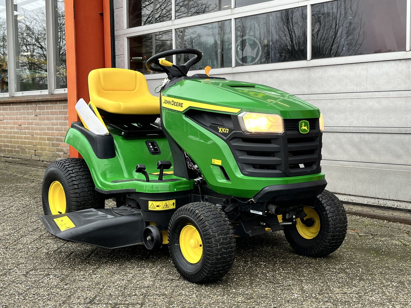 JOHN DEERE X107 ZITMAAIER (LIE)  #49806