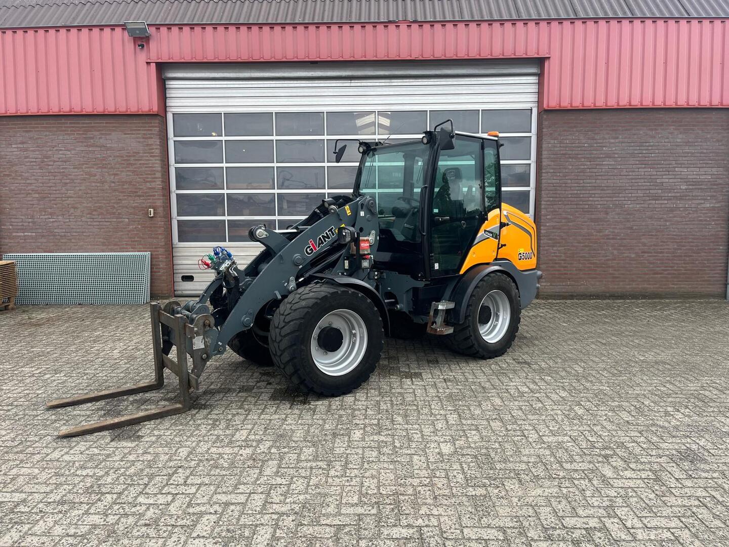 Giant G5000 kniklader (BRU) #62262
