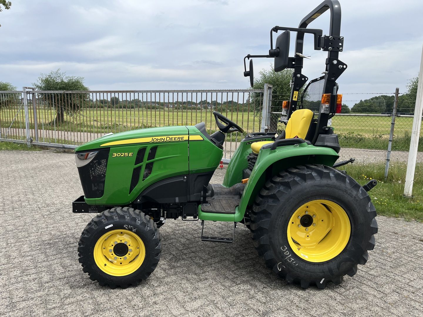 JOHN DEERE 3025E COMPACTTREKKER (LIE) #781768